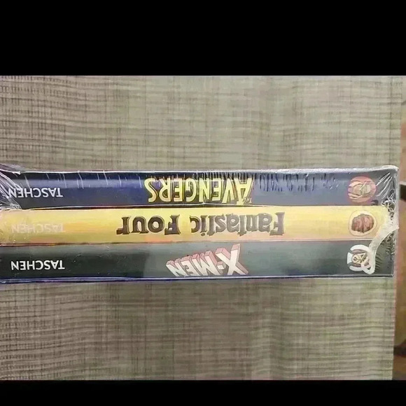 The Little Box Of Marvels Super Heros Gift Set - Picture 2 of 3